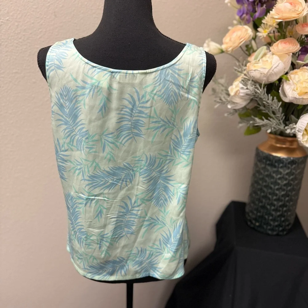 Tommy Bahama Silk Stretch Tank Top – Palm Print, Size Medium. 93% Silk - Picture 3 of 7
